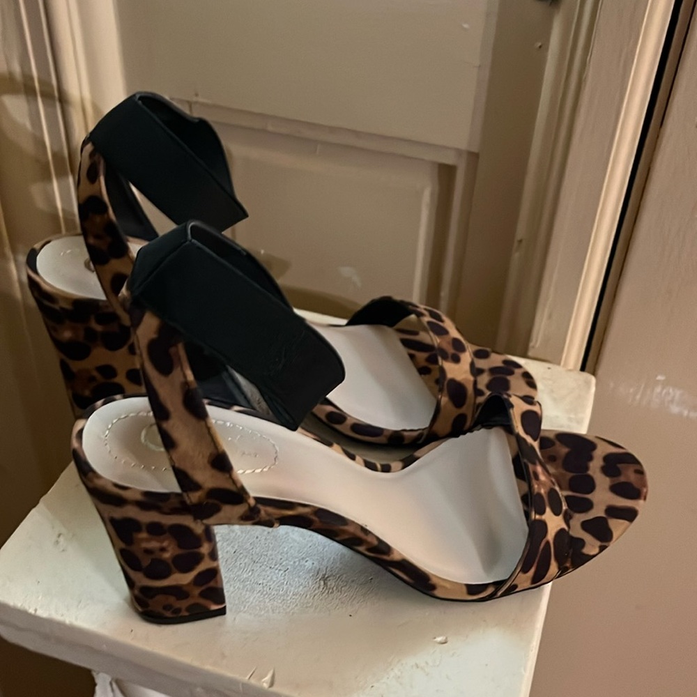 Leopard print sandals! Size 9, New.  Never worn.